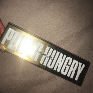 MAC power hungry eyeshadow pallet